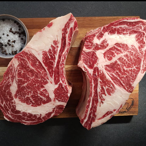 Rib Eye Bone In Roast Black Angus Greater Omaha USA 600g, ωμό premium μοσχαρίσιο κρέας grain fed με κόκκαλο, πλούσια μαρμάρωση και βουτυρένια υφή, ιδανικό για grill ή BBQ, από το Siakos.gr
