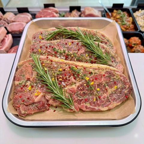 Boston Steak χοιρινό Ελλάδος – premium κοπή από ελληνικό χοιρινό, πλούσια γεύση &amp; μαλακή υφή. Ιδανική για σχάρα, φούρνο &amp; BBQ. ISO πιστοποίηση &amp; αυθημερόν παράδοση.